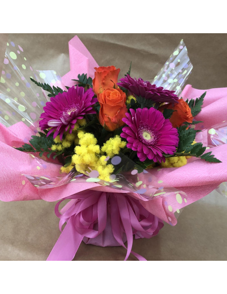 mazzo di fiori bouquet con rose, mimosa e gerbere