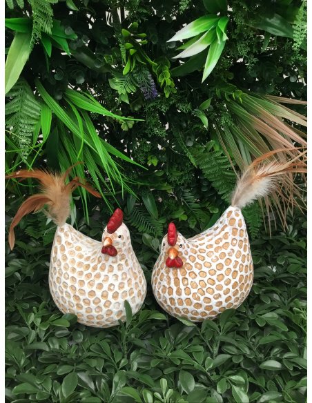 GALLINA IN TERRACOTTA CON CODA DI PIUME H.21 CM ASSORTITA