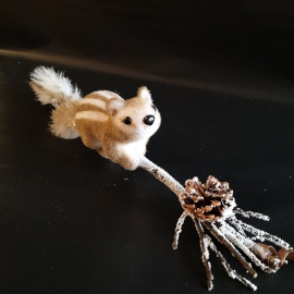 Scoiattolo su rametto...