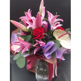 MAZZO DI FIORI PRIMAVERA CON LILIUM E ROSE