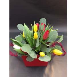 MAZZO DI FIORI CON BOX ROSSA 2