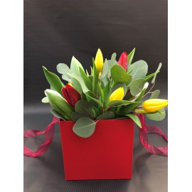 MAZZO DI FIORI CON BOX ROSSA