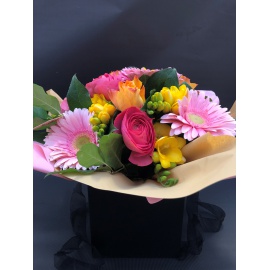MAZZO DI FIORI CON BOX NERA