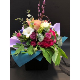 MAZZO DI FIORI CON BOX NERA
