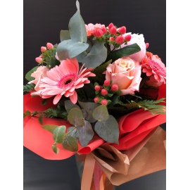 MAZZO DI FIORI ROSE, PEONIE E GERBERE